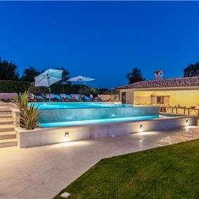 7 bedroom villa with pool in Svetvinčenat, sleeps 14